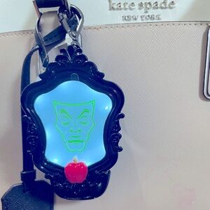 NWT Bath and Body works Evil Queen Mirror Light-Up PocketBac Holder